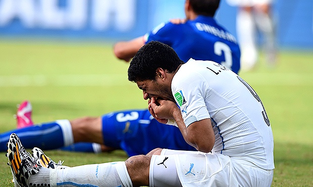 Ronaldo defende punição aplicada a Suárez: ‘Mordida dói’