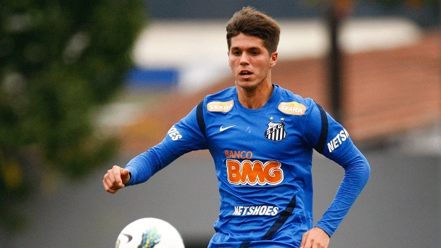 Após 1 ano emprestado, Pato Rodriguez volta ao Santos