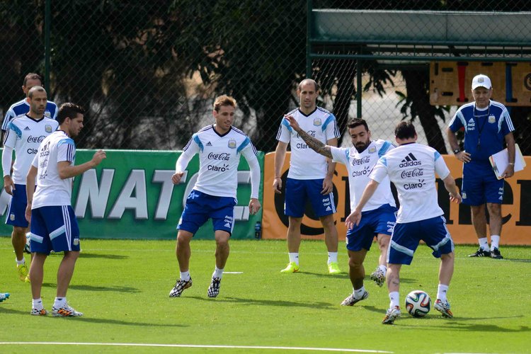 Grupo F: Argentina confirma que Agüero não jogará contra a Suíça