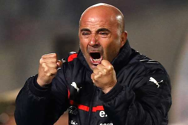 Sampaoli pode optar por formação sem Valdivia no Chile