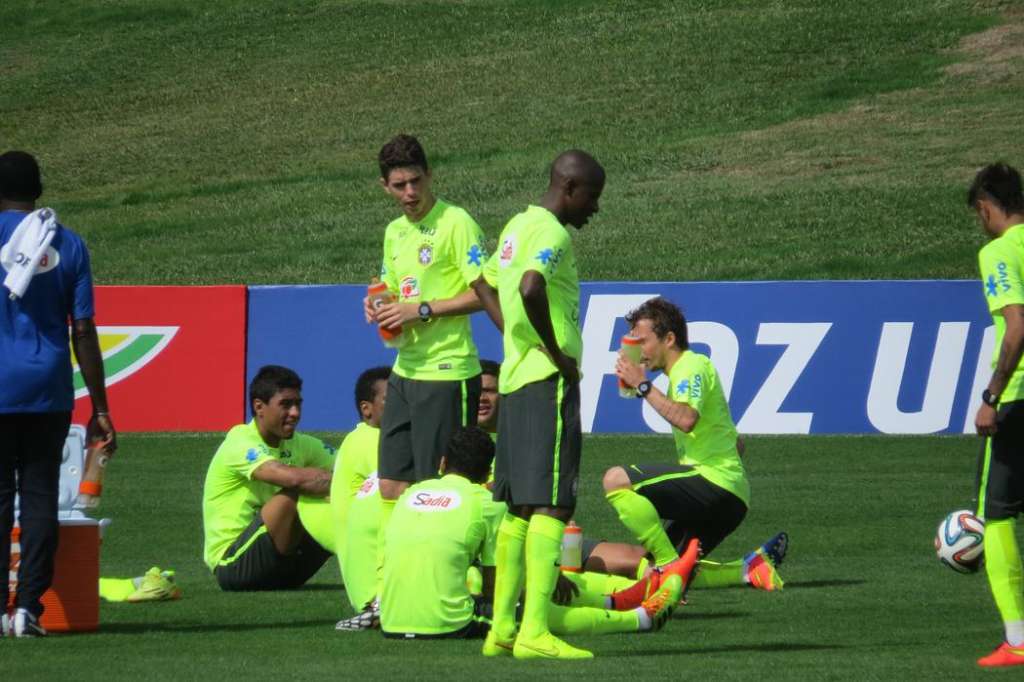 Intensidade de treino da seleção brasileira causa dúvida