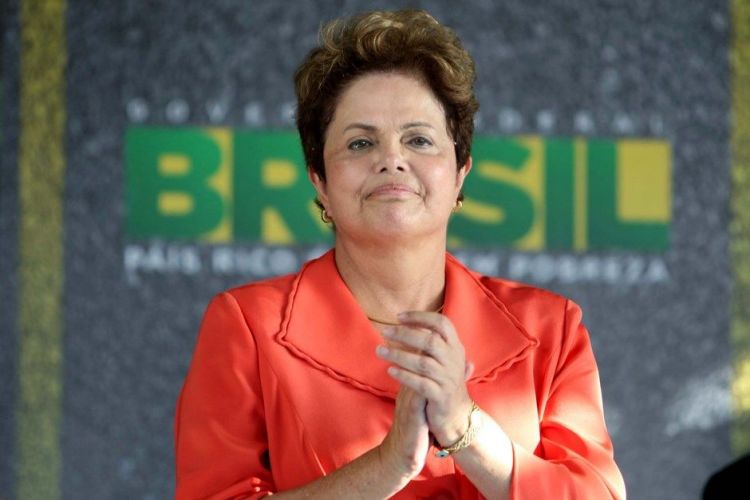Dilma decide entregar a taça ao campeão no Maracanã