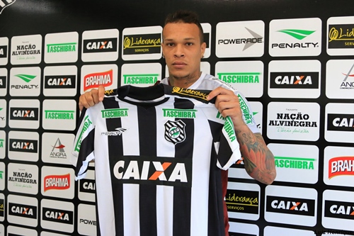 Figueirense dispensa volante França, após acidente de carro