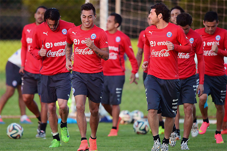 Chile faz treino fechado e com reforço policial