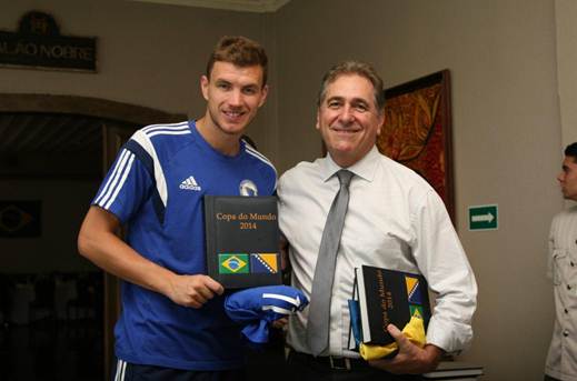 Casa Grande Hotel presenteia delegação da Bósnia em seu último dia no Guarujá