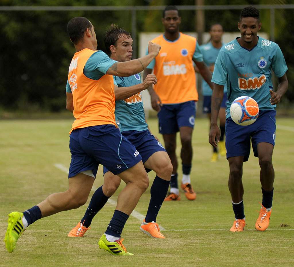 Agente de Cristiano Ronaldo negocia Wallace, do Cruzeiro, com Braga por R$ 30 milhões