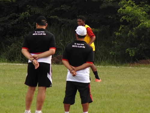 Série D: Meia do Moto Club admite pressão por acesso, mas gosta