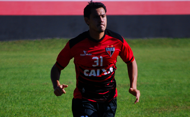 Série B: Novidade, Adriano treina entre os titulares do Atlético-GO