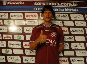 Série C: Caxias apresenta ex-voltante da Chapecoense como novo reforço