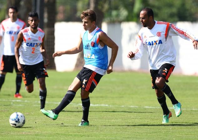 Ney Franco dá ênfase à bola parada nos treinos do Fla