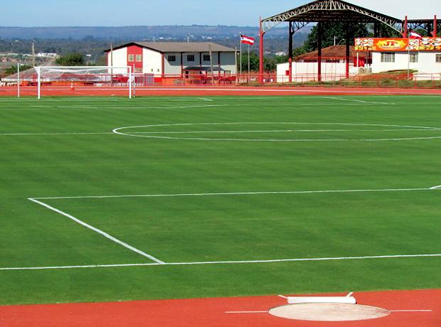 Copa 2014: Nigéria treina sob sol forte durante o jogo do Brasil