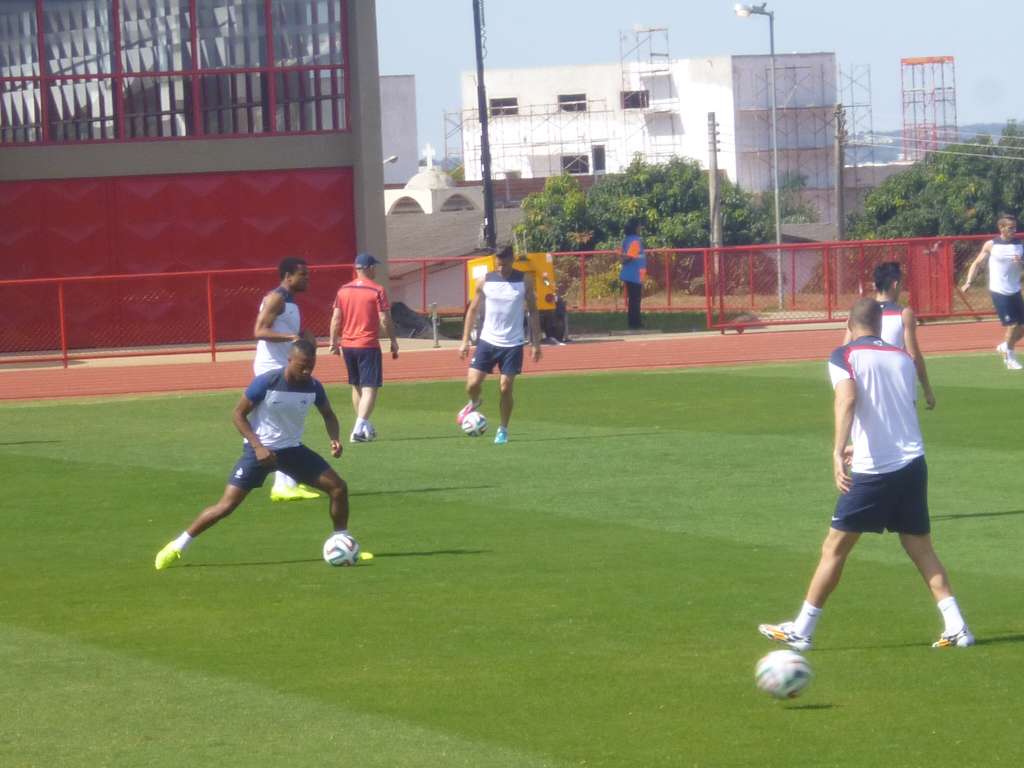Copa 2014: Com presença de torcida, França faz treinamento no horário do jogo em Brasília