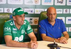 Exclusivo! Douglas briga com Walter Gama e deixa Guarani