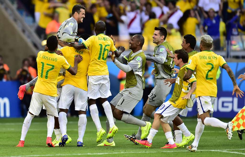 Copa 2014: Jogadores do Brasil comemoram vaga em dia de folga