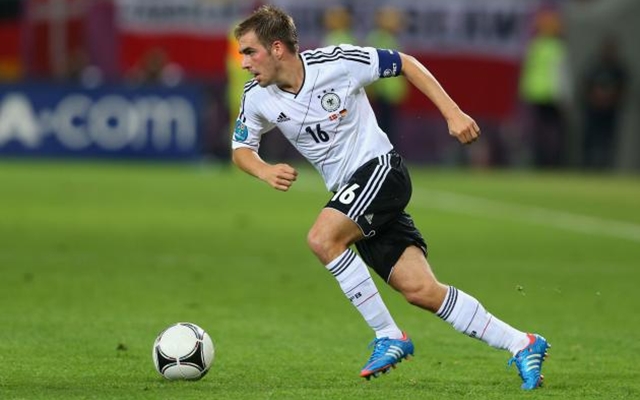 Jogando como volante, Lahm deixa de ser unanimidade