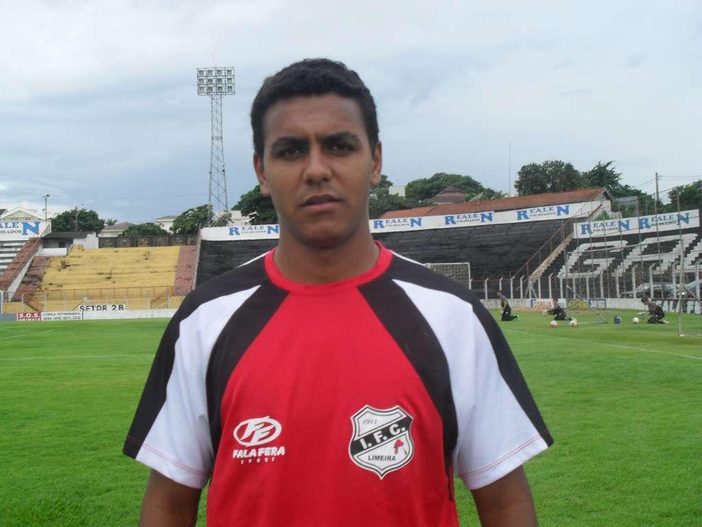 Série C: Madureira acerta com Dairo