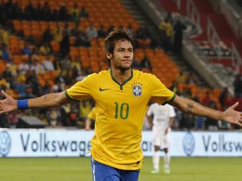 Copa 2014: Neymar disputa protagonismo com James Rodríguez