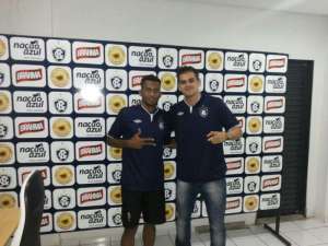 Zagueiro-artilheiro Max fica no Remo para a Série D