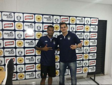 Max, quando foi apresentado no Remo, à direita