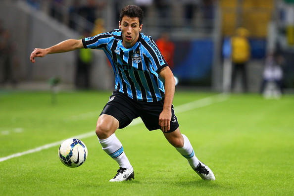 Goiás anuncia contratação de Moisés, do Grêmio