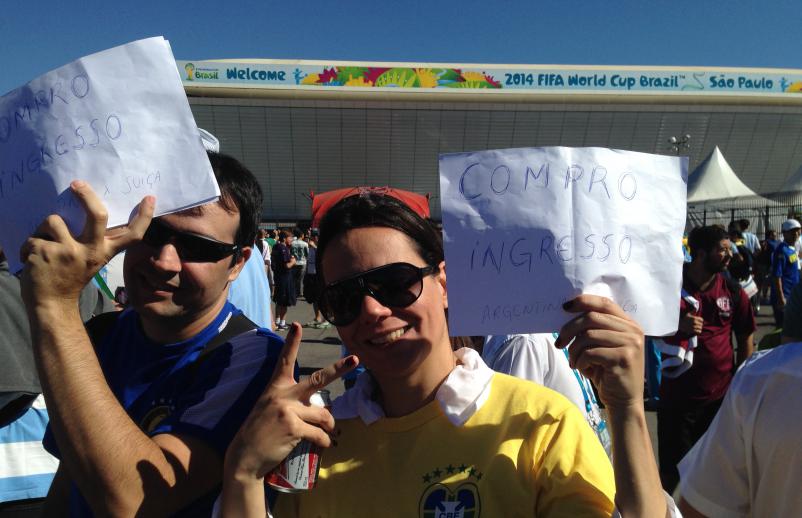 Brasileiros furam bloqueio e tentam comprar ingressos para Argentina x Suíça