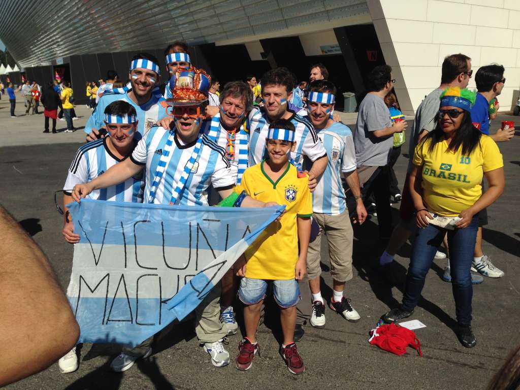 Fanatismo, provocações, gatinha e até juventino embalam a Arena Corinthians 2 0002050008421 img