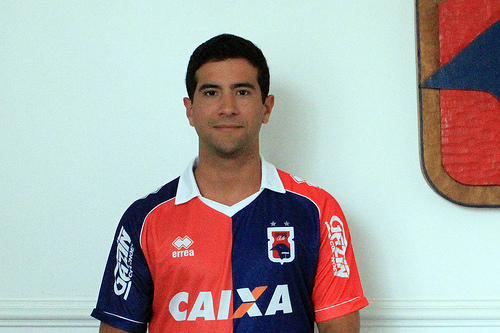Série B: Paraná apresenta Caio Teófilo