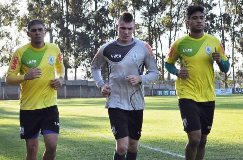 João Ricardo tem o apoio de seus companheiros - Divulgação/ América-MG