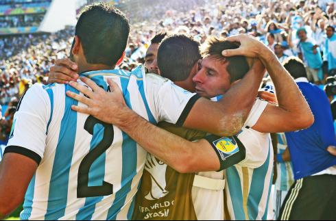 Blog do Ari: Argentinos viajam milhares de quilômetros pra ver Messi pela TV e não se arrependem