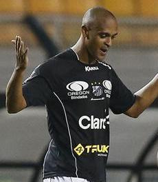 Atacante rescinde com o Bragantino e pode pintar na Série A