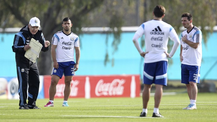 Copa 2014: Sabella reúne elenco e Agüero treina no gramado
