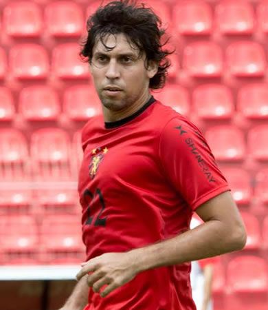 Chapecoense contrata zagueiro Meza e dispensa goleiro Lauro, ex-Ponte