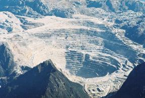 Carlos Santalena inicia expedição na Pirâmide Carstensz