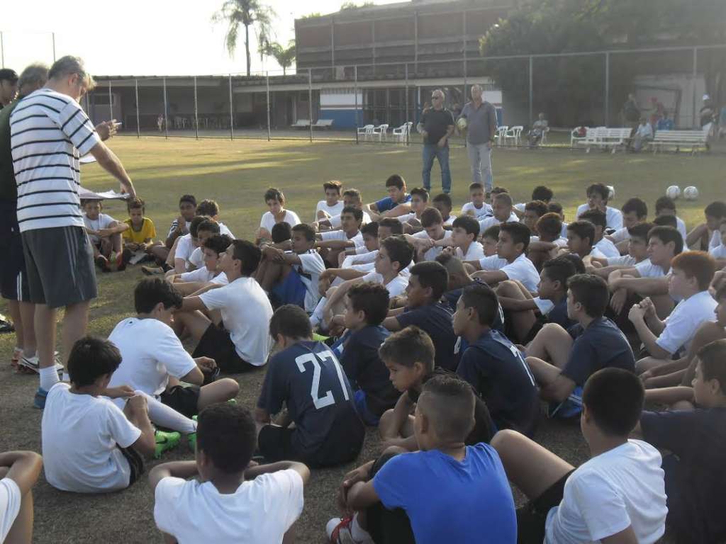 Peneira do XV reúne mais de 70 crianças