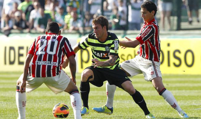 Lucas Evangelista some do São Paulo e irrita Muricy Ramalho