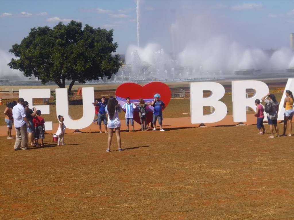 Copa 2014: “Hermanos” começam a tomar conta do centro de Brasília