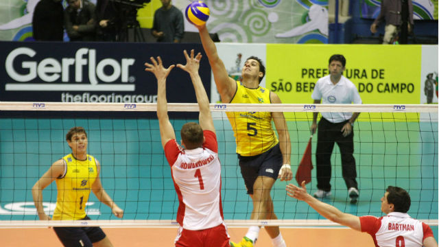 Vôlei: Brasil vence Itália na Liga Mundial e fica perto da vaga