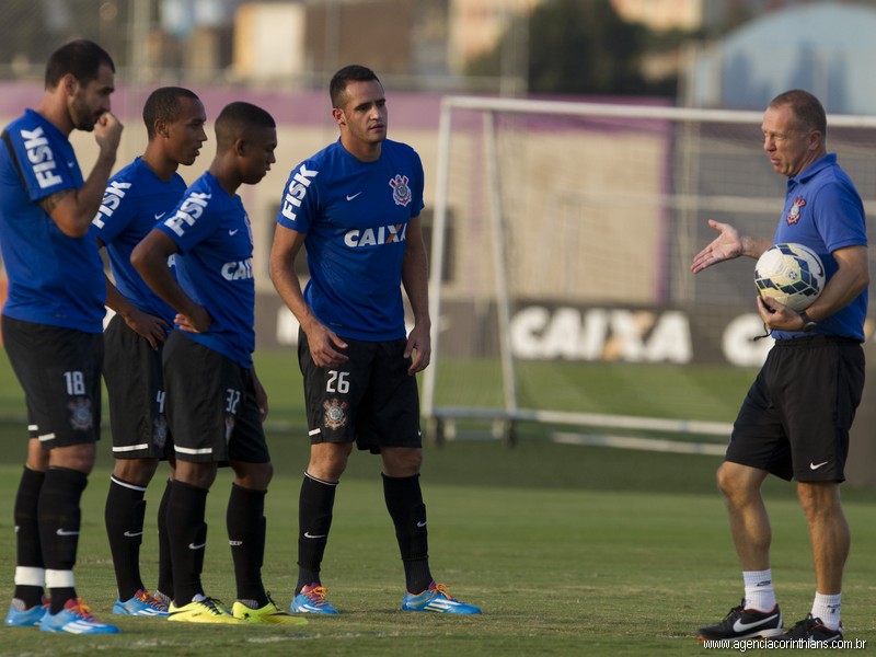 Mano mantém time e Luciano é titular em coletivo
