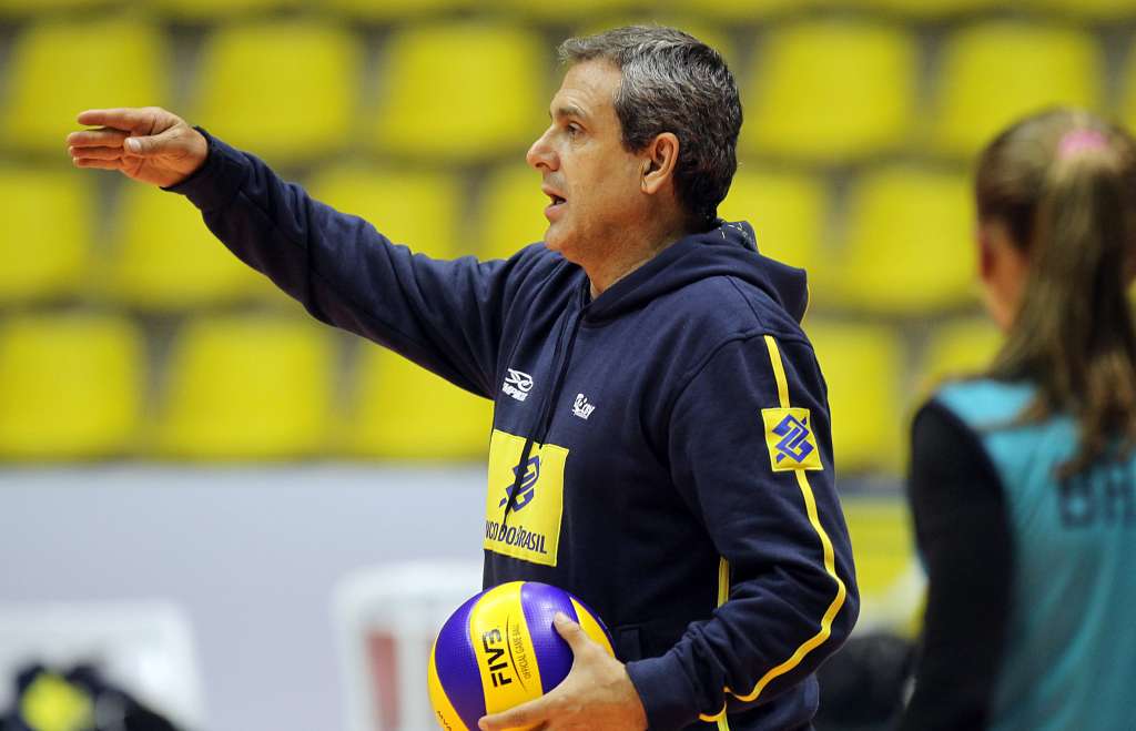 Vôlei: Zé Roberto exalta importância de amistosos para seleção