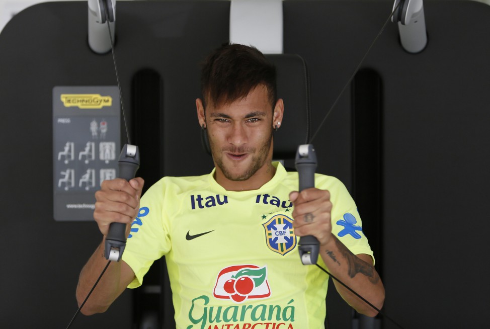Copa 2014: Fora da Copa, Neymar deixa a concentração da seleção