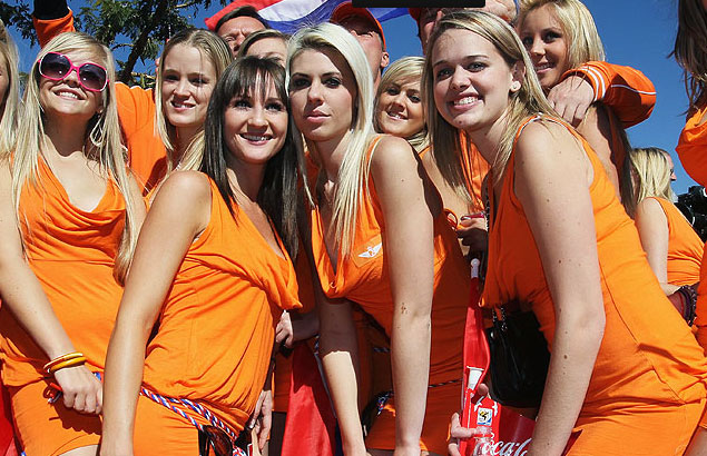 Copa 2014: Holandeses fazem festa em centro histórico de Salvador