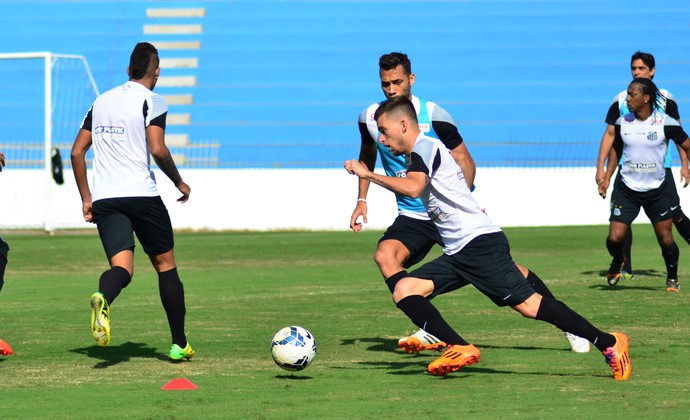 Santos goleia Guarujá em jogo-treino no CT Rei Pelé