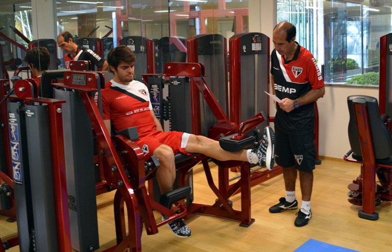 Antes de ser apresentado, Kaká já treina no CT tricolor