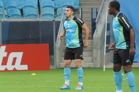Jovens disputam a titularidade da lateral do Grêmio