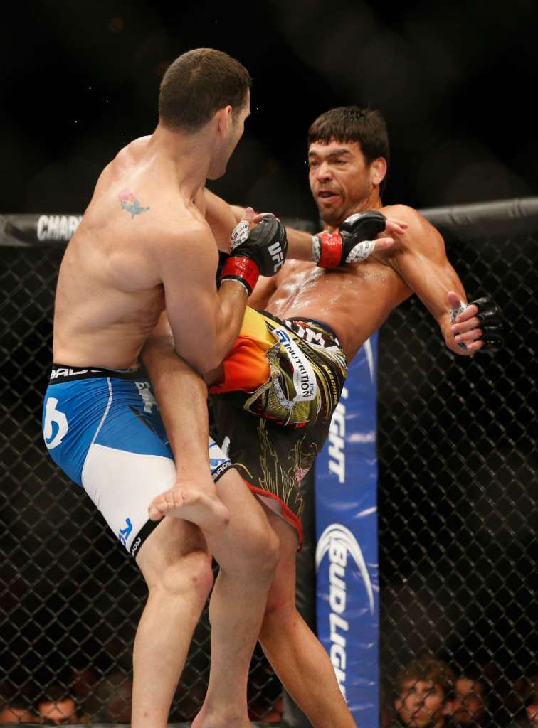 UFC: Weidman bate Lyoto e mantém título dos médios