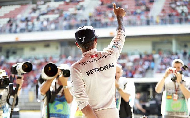 Fórmula 1: Rosberg abandona, Hamilton vence e cola no topo da F1