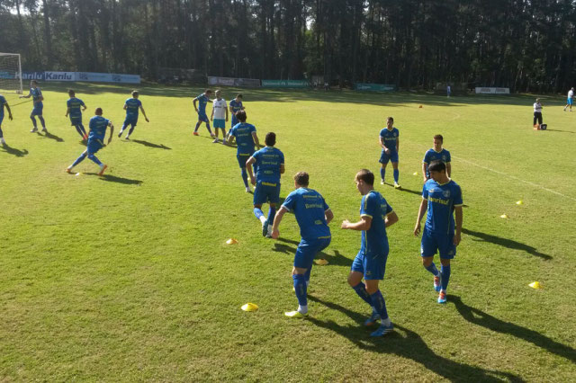 Grêmio encara gramado ruim em Londrina e fica no 0 a 0