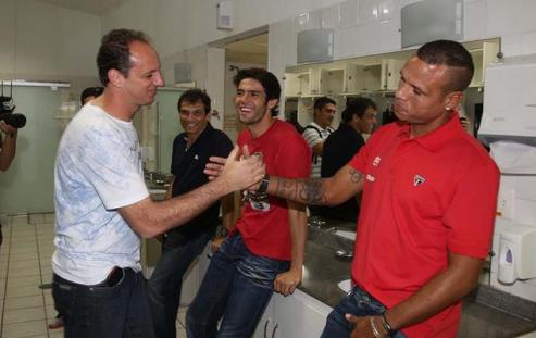 Kaká ao lado de Luis Fabiano, Rogério Ceni e Milton Cruz