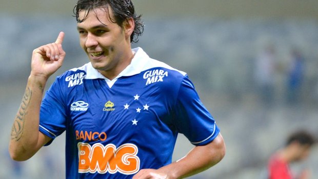 Ricardo Goulart festeja gol incrível pelo Cruzeiro