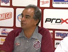 No mercado, Wantuil Rodrigues analisa propostas durante a Copa